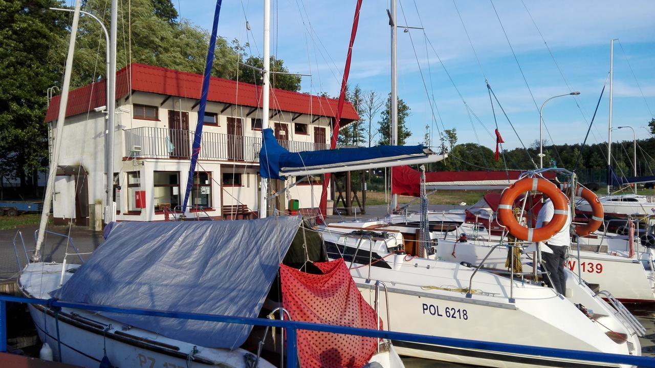 Osrodek Szkoleniowo - Wypoczynkowy Guzianka Hotell Ruciane-Nida Eksteriør bilde