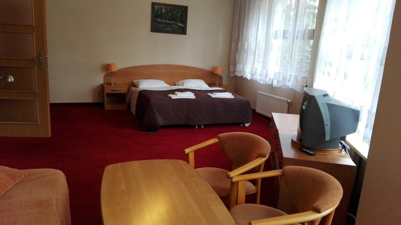 Osrodek Szkoleniowo - Wypoczynkowy Guzianka Hotell Ruciane-Nida Eksteriør bilde