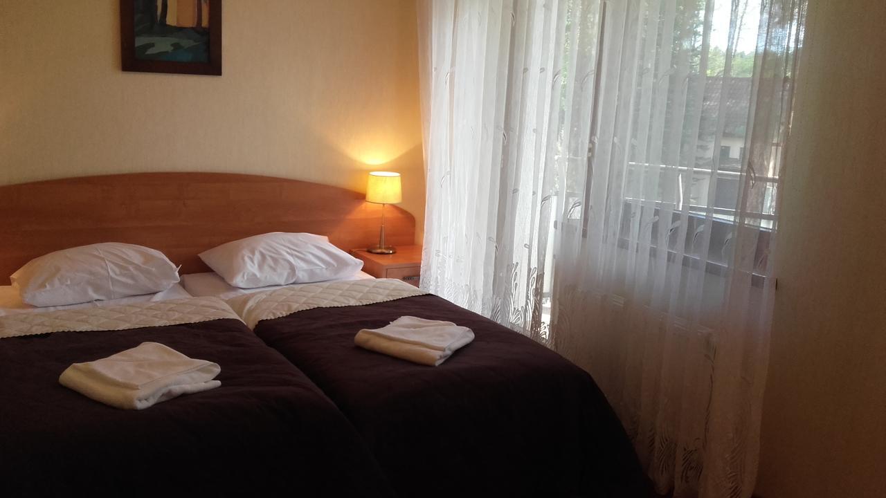 Osrodek Szkoleniowo - Wypoczynkowy Guzianka Hotell Ruciane-Nida Eksteriør bilde