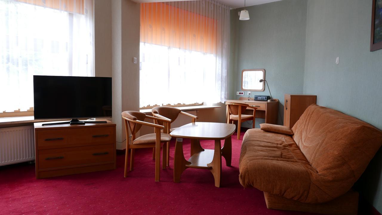Osrodek Szkoleniowo - Wypoczynkowy Guzianka Hotell Ruciane-Nida Eksteriør bilde