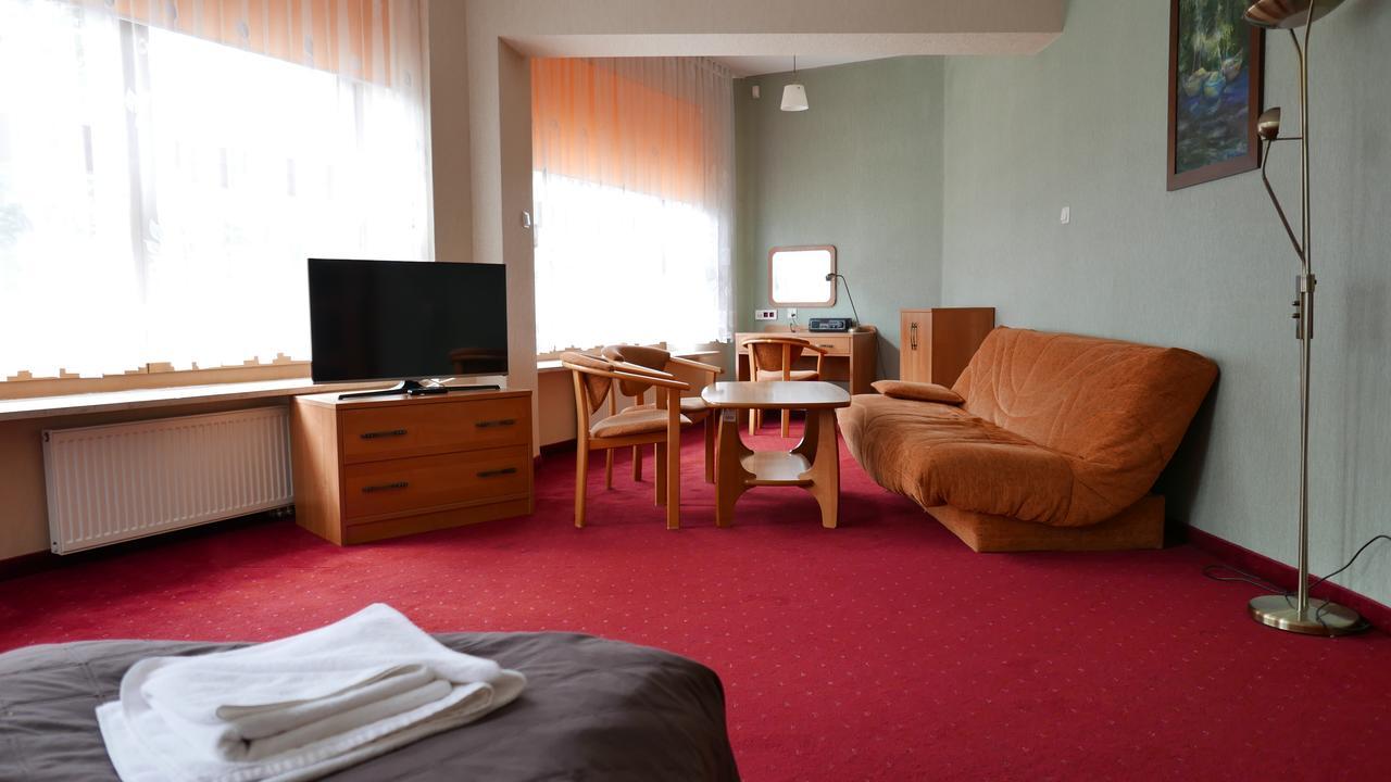 Osrodek Szkoleniowo - Wypoczynkowy Guzianka Hotell Ruciane-Nida Eksteriør bilde